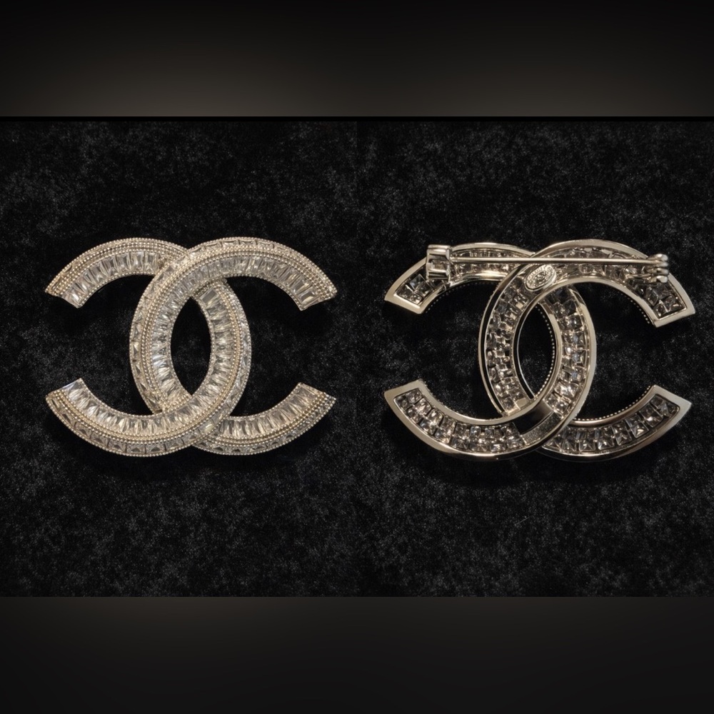 Elegant Stapmed Silver Fashion Inspired Women's Broach